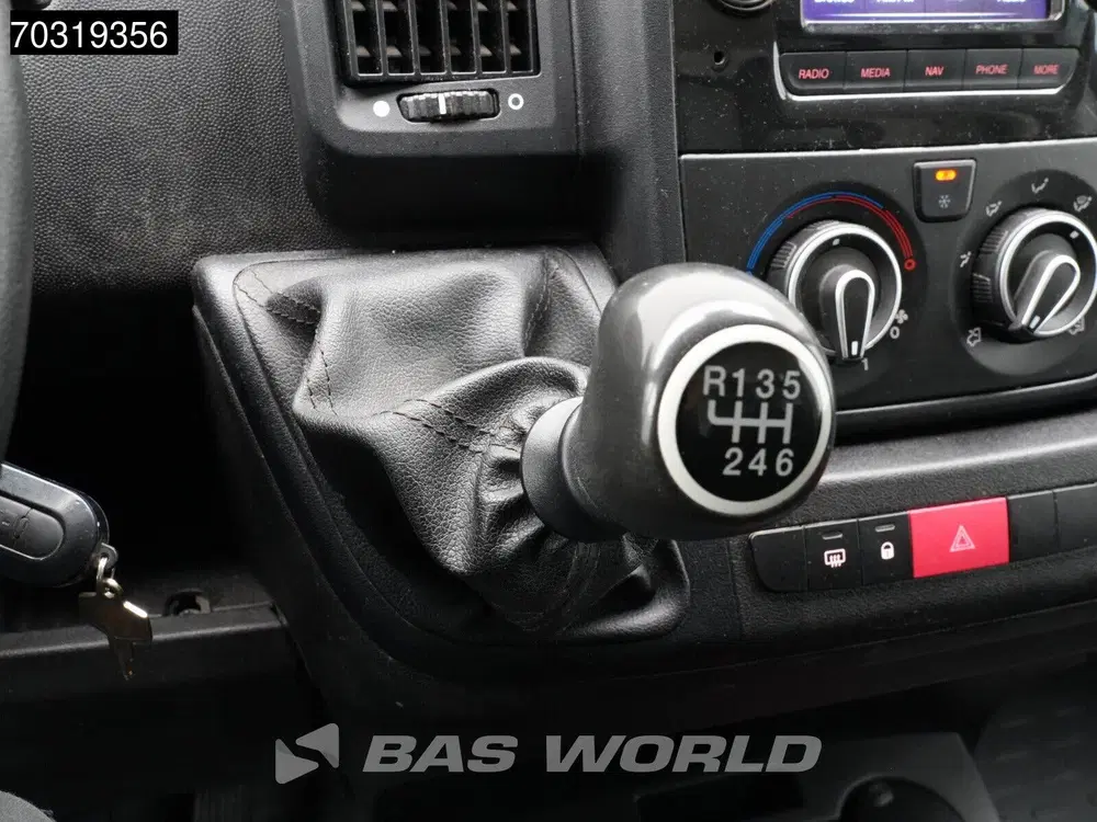 Peugeot Boxer Bakwagen Achterdeuren 140PK Navigatie Ca uit 2021, foto 20