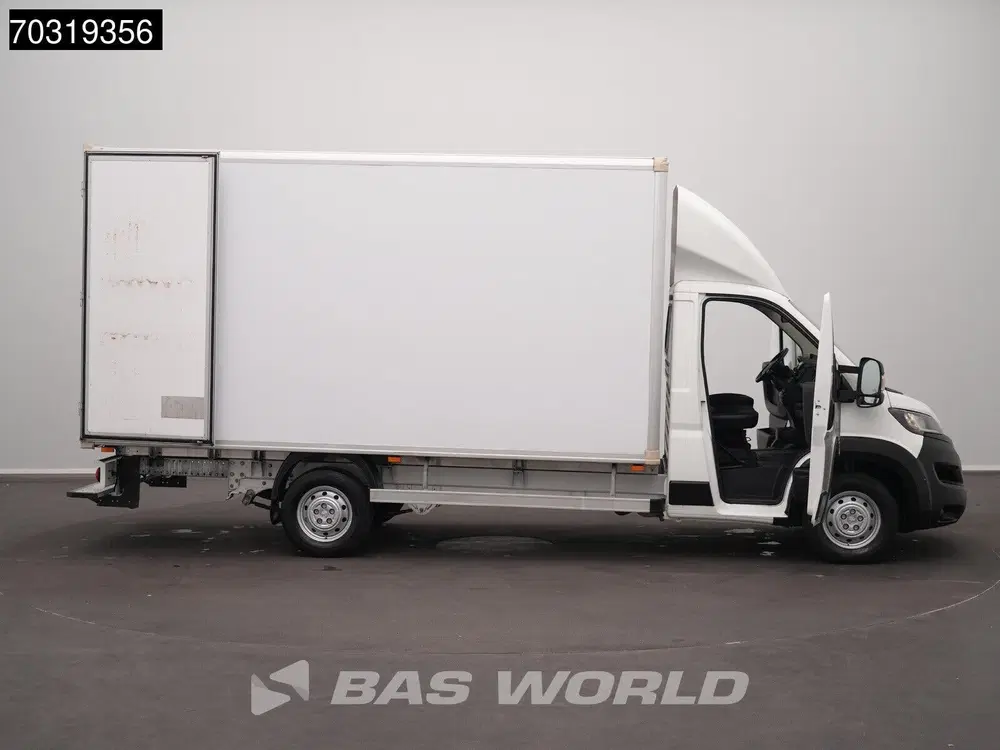 Peugeot Boxer Bakwagen Achterdeuren 140PK Navigatie Ca uit 2021, foto 8