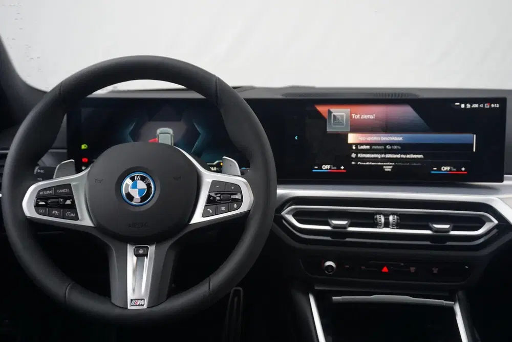 BMW 3-serie Touring 320e uit 2024, foto 10