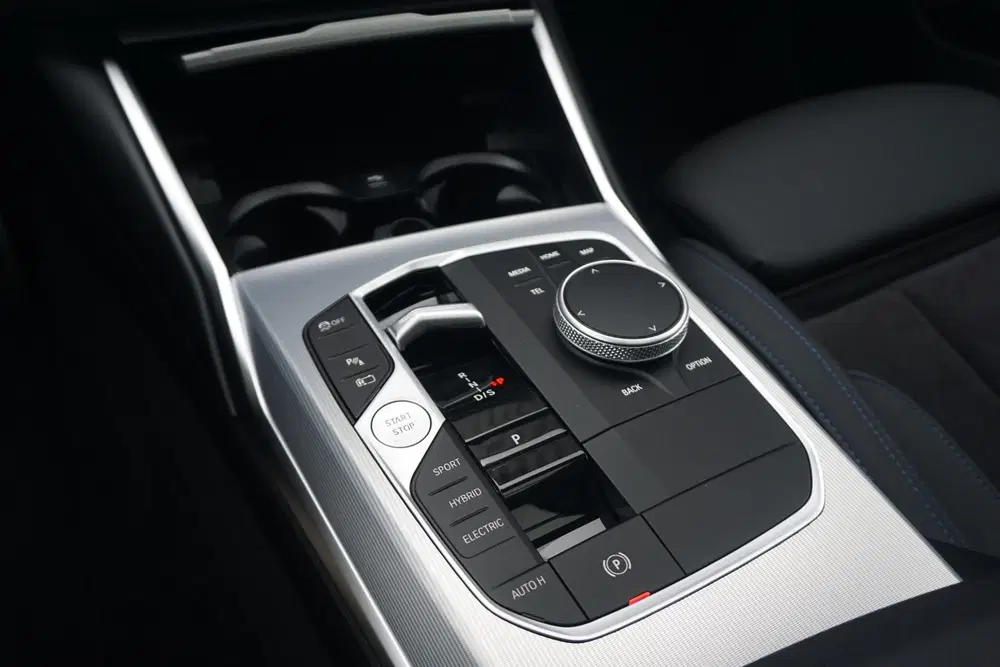 BMW 3-serie Touring 320e uit 2024, foto 14