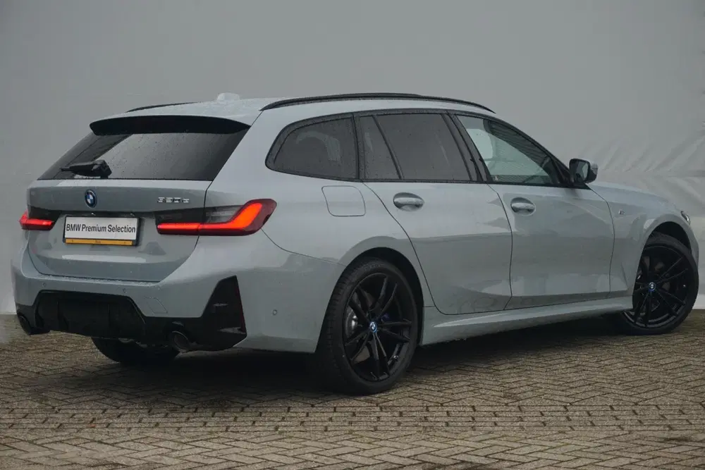 BMW 3-serie Touring 320e uit 2024, foto 2