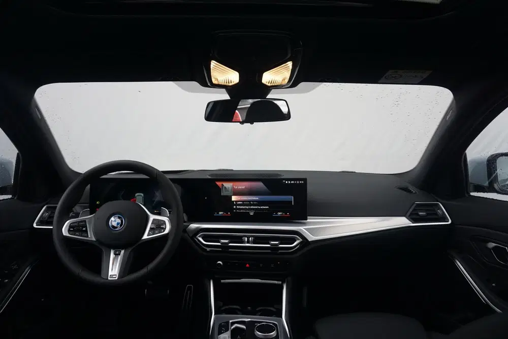BMW 3-serie Touring 320e uit 2024, foto 9