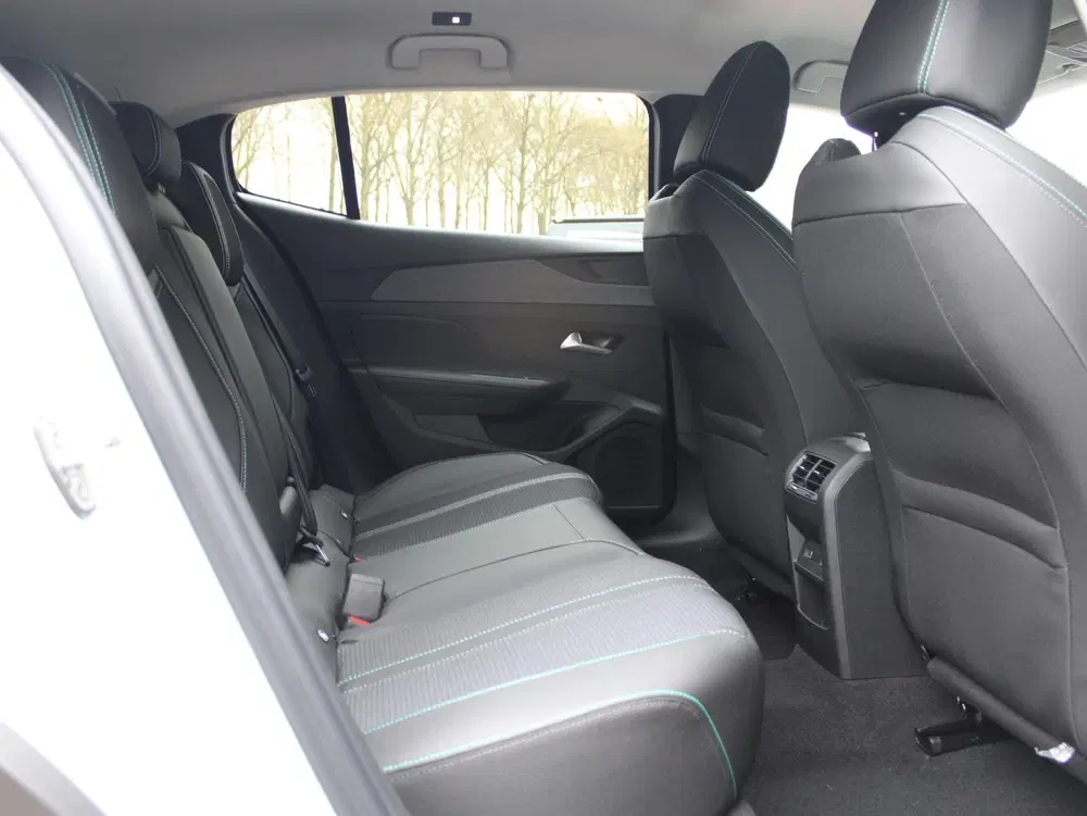 Peugeot 408 1.2 Hybrid 145 e-DCS6 Allure VOORRAAD KORT uit 2026, foto 9