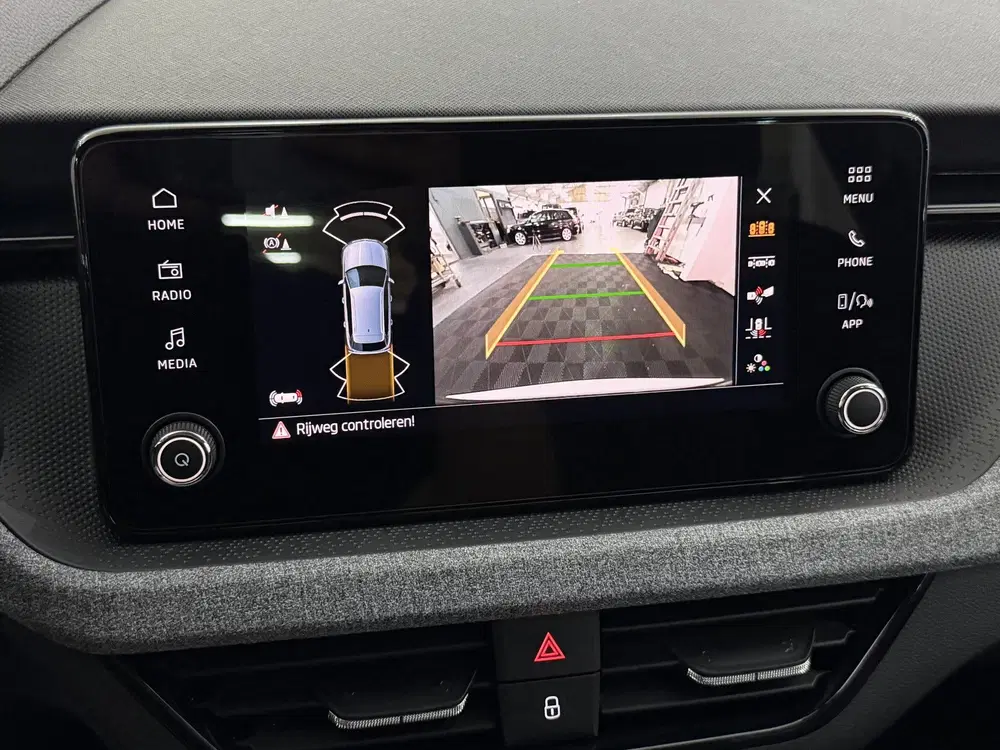 Skoda Kamiq 1.0 TSI Black Pack Camera uit 2026, foto 19