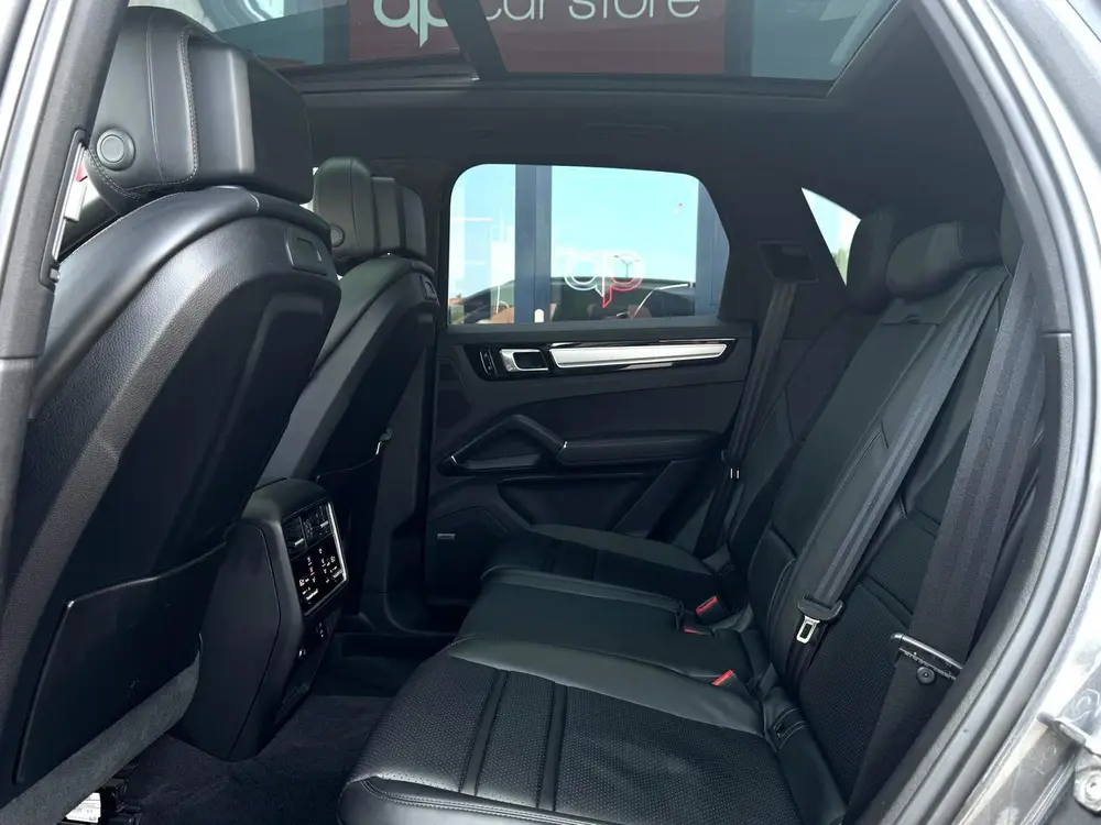 Porsche Cayenne 3.0 E-Hybrid uit 2020, foto 13