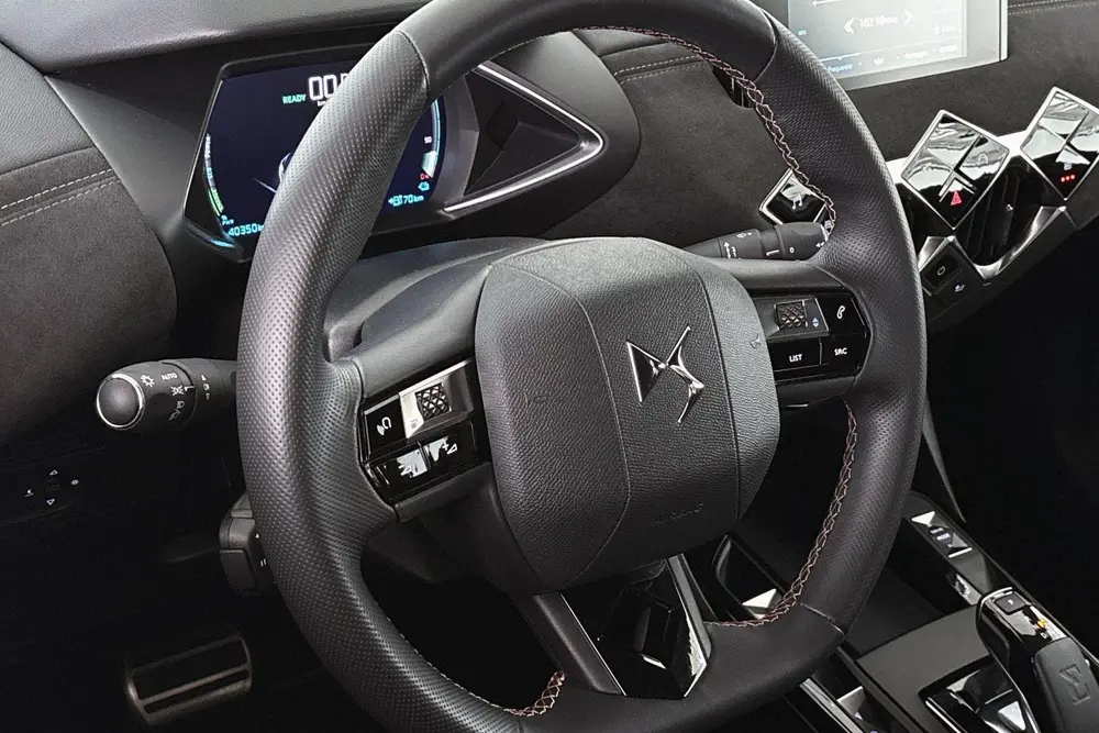 DS Automobiles DS 3 Crossback DS 3 Crossback E-Tense Performance Line 50 uit 2023, foto 12