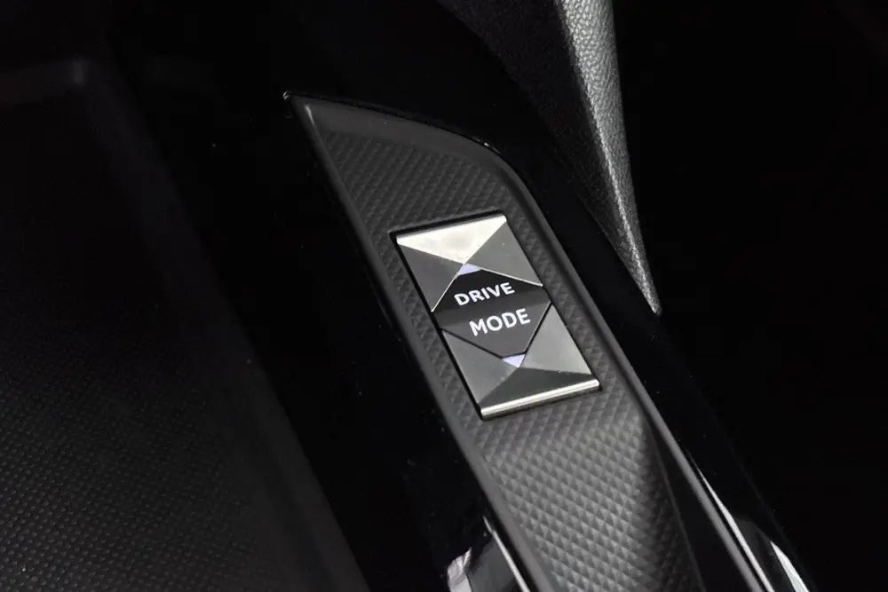 DS Automobiles DS 3 Crossback DS 3 Crossback E-Tense Performance Line 50 uit 2023, foto 20