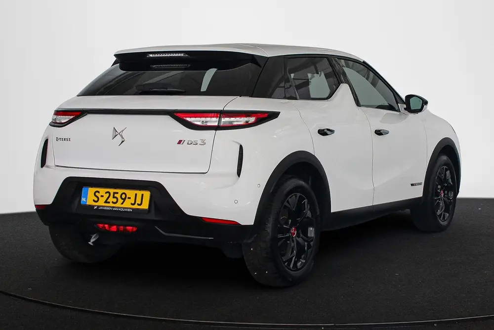 DS Automobiles DS 3 Crossback DS 3 Crossback E-Tense Performance Line 50 uit 2023, foto 3