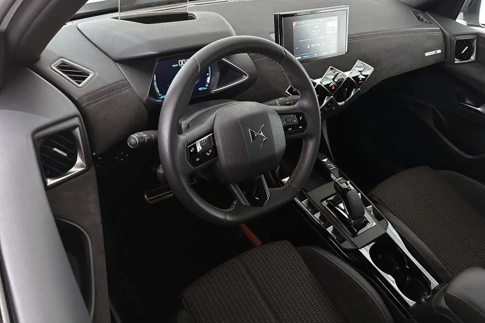 DS Automobiles DS 3 Crossback DS 3 Crossback E-Tense Performance Line 50 uit 2023, foto 5