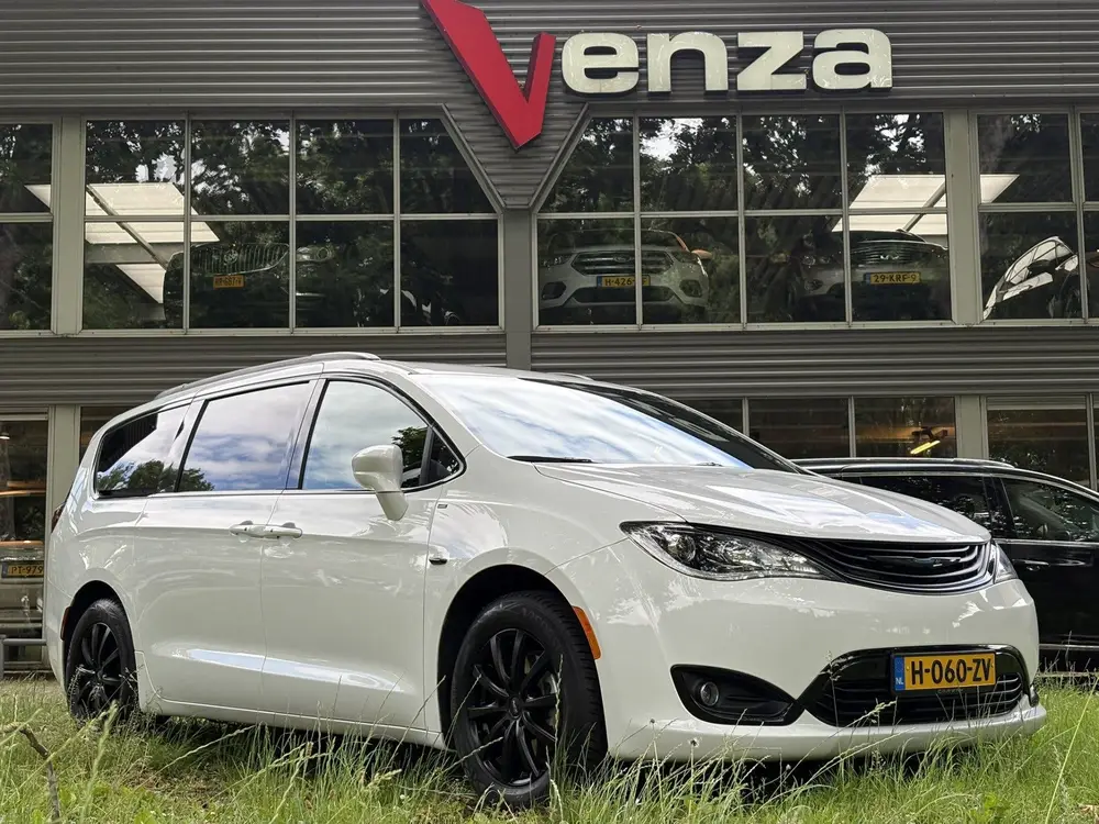 Chrysler Pacifica 3.6 V6 Hybrid Touring (bj 2019, automaat) uit 2019