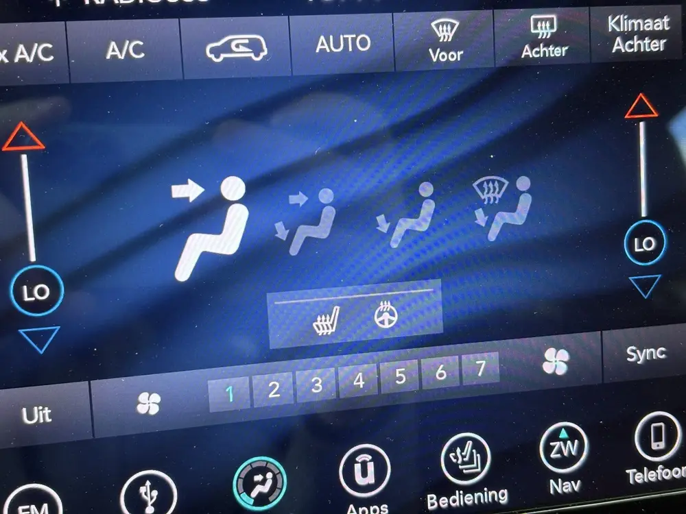 Chrysler Pacifica 3.6 V6 Hybrid Touring (bj 2019, automaat) uit 2019, foto 13