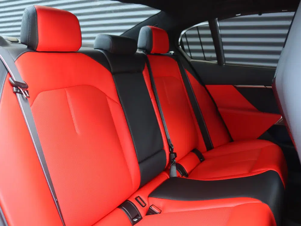 BMW M5 Sedan uit 2025, foto 10