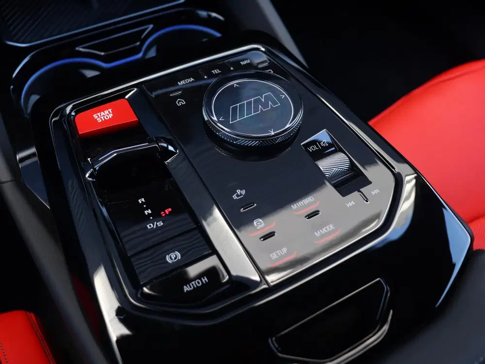 BMW M5 Sedan uit 2025, foto 19