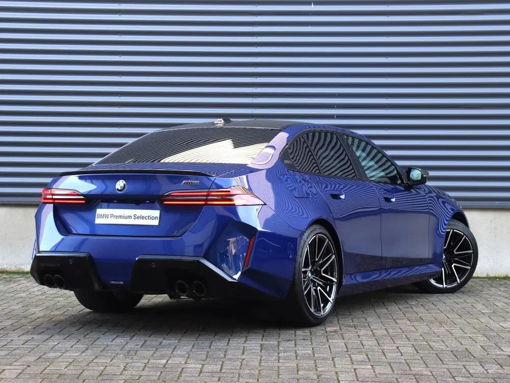 BMW M5 Sedan uit 2025, foto 2