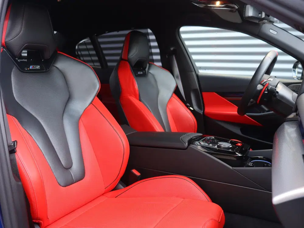 BMW M5 Sedan uit 2025, foto 9