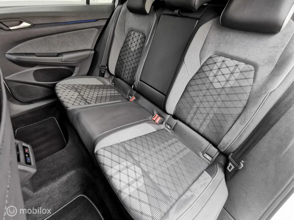Volkswagen Golf Variant 1.5 eTSI R-LINE/150PK/DSG/ACC/DCC/IQ uit 2021, foto 9