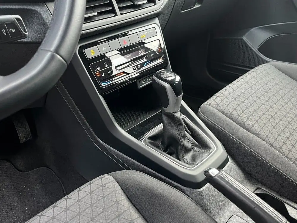 Volkswagen T-Cross 1.0 TSI DSG LIFE - VIRTU - STOELV. - LM. uit 2023, foto 11
