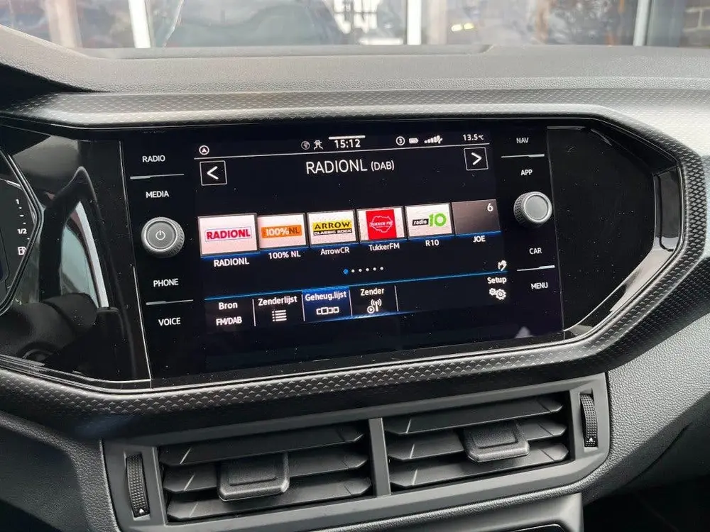Volkswagen T-Cross 1.0 TSI DSG LIFE - VIRTU - STOELV. - LM. uit 2023, foto 17
