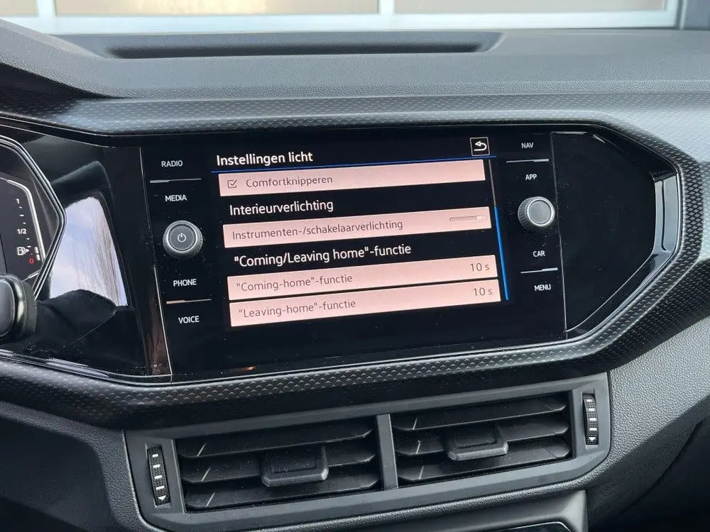 Volkswagen T-Cross 1.0 TSI DSG LIFE - VIRTU - STOELV. - LM. uit 2023, foto 19