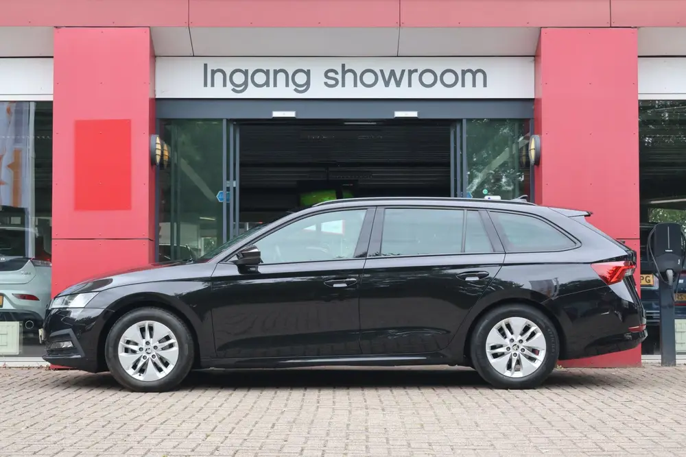 Skoda Octavia 1.0 e-TSI Sport Business uit 2023, foto 2