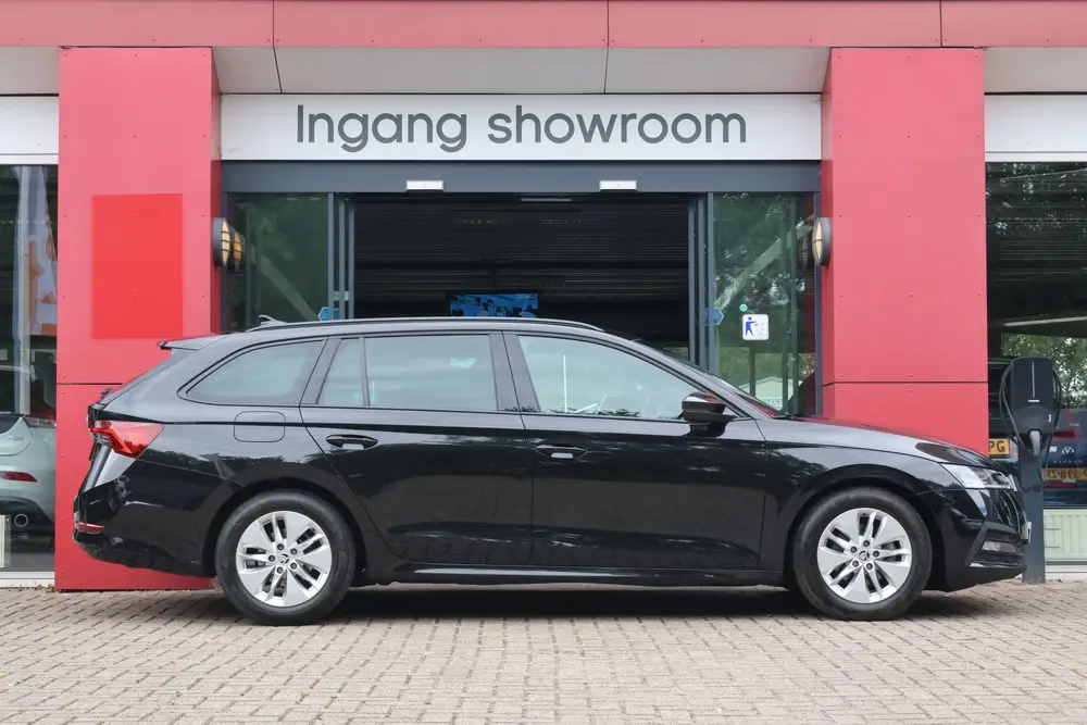 Skoda Octavia 1.0 e-TSI Sport Business uit 2023, foto 3