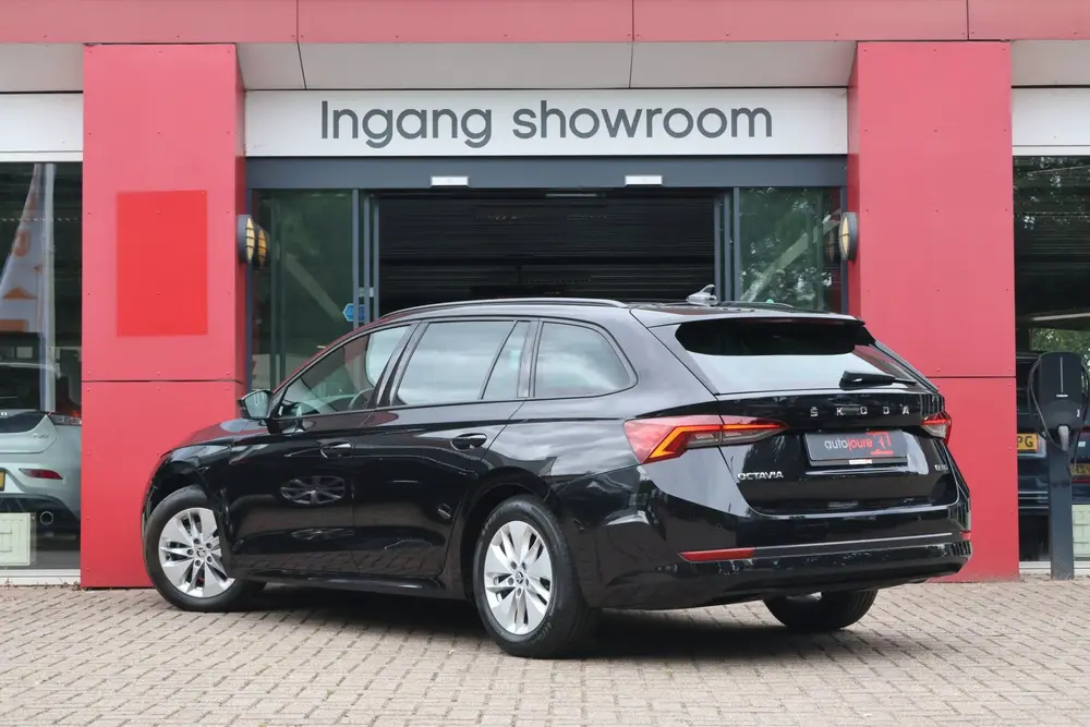 Skoda Octavia 1.0 e-TSI Sport Business uit 2023, foto 4
