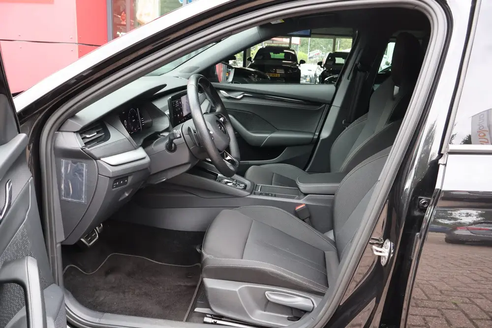 Skoda Octavia 1.0 e-TSI Sport Business uit 2023, foto 7