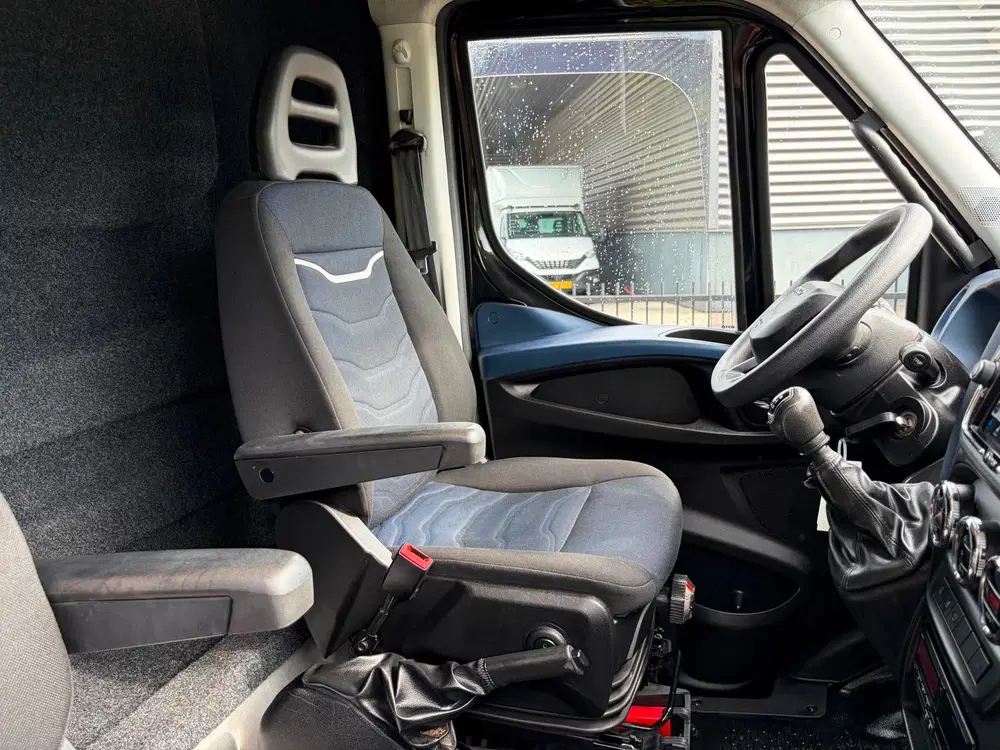 Iveco Daily BE TREKKER uit 2021, foto 18