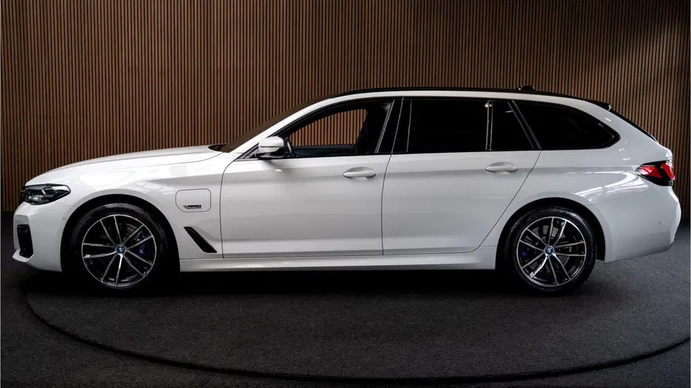 BMW 5-serie 5 Serie Touring 530e M-Sport Navi Leer Spo uit 2022, foto 2