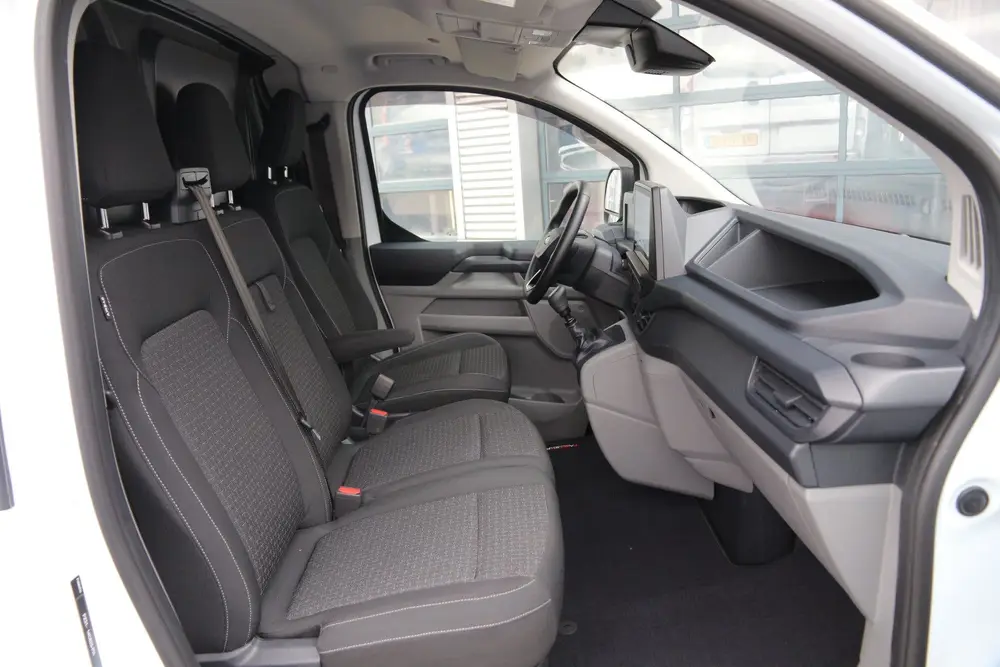 Ford Transit Custom 2.0 TDCI 136 uit 2024, foto 9
