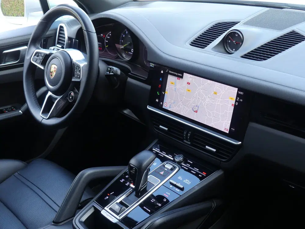 Porsche Cayenne 3.0 E-Hybrid Platinum Edition AS besturing uit 2023, foto 2