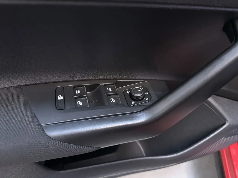 Volkswagen Polo 1.0 TSI R-Line Camera Navigatie DAB+ Stoelve uit 2022, foto 19