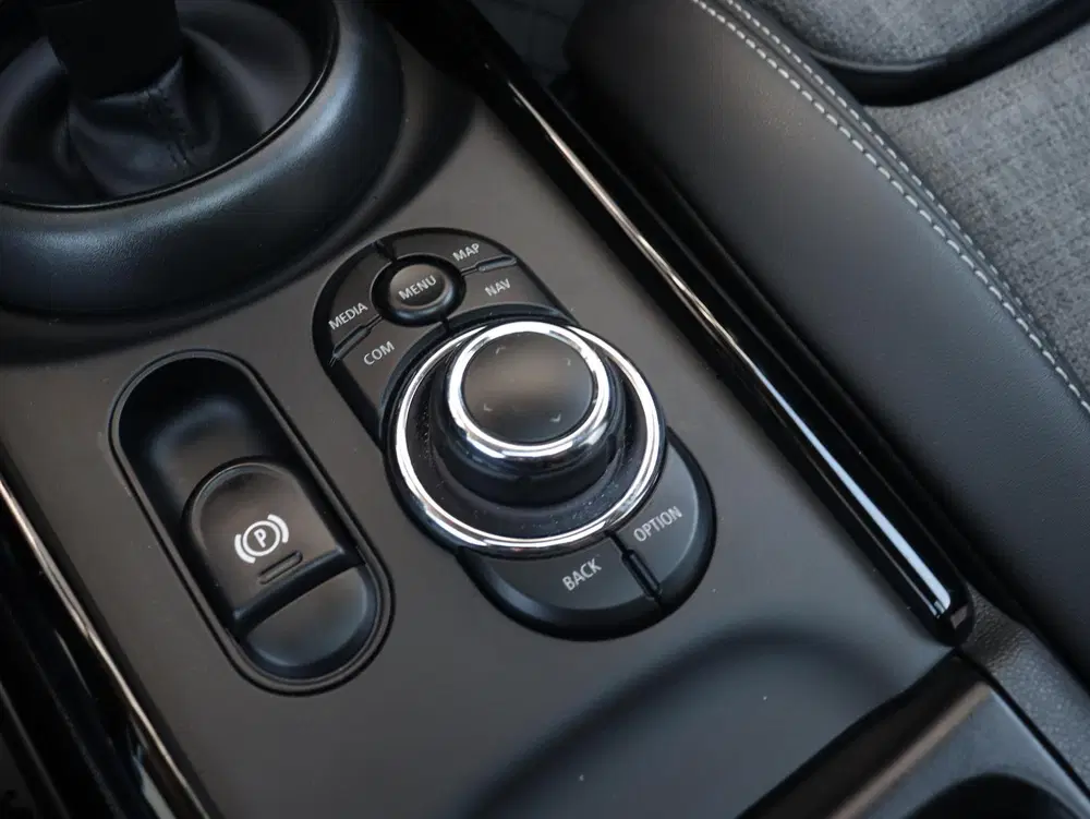Mini Clubman Cooper uit 2021, foto 19