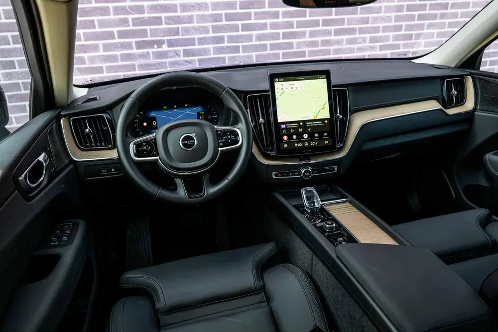 Volvo XC60 2.0 T6 Plug-in hybrid AWD Ultra Dark uit 2026, foto 11
