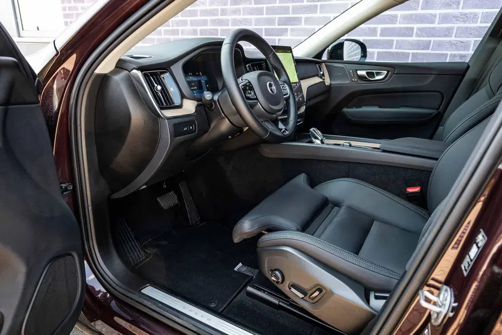 Volvo XC60 2.0 T6 Plug-in hybrid AWD Ultra Dark uit 2026, foto 17