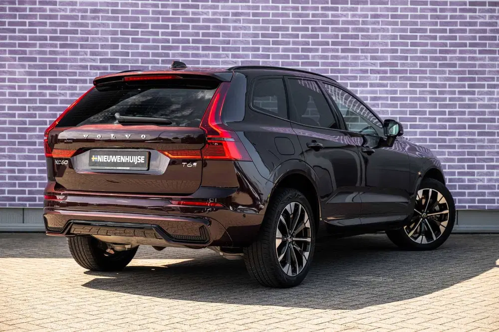 Volvo XC60 2.0 T6 Plug-in hybrid AWD Ultra Dark uit 2026, foto 2
