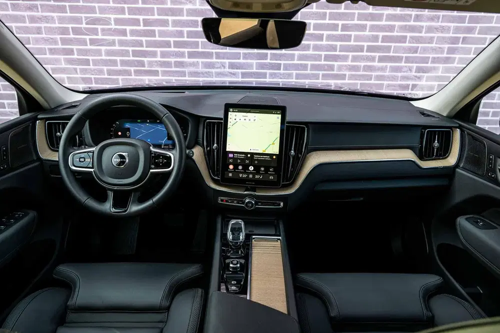 Volvo XC60 2.0 T6 Plug-in hybrid AWD Ultra Dark uit 2026, foto 5