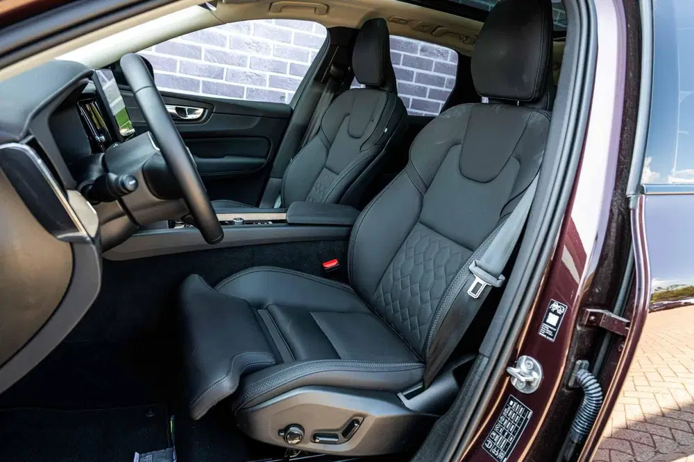 Volvo XC60 2.0 T6 Plug-in hybrid AWD Ultra Dark uit 2026, foto 6