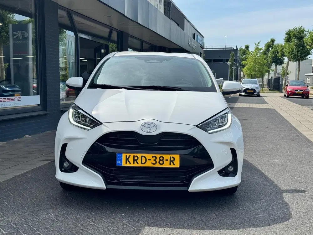 Toyota Yaris 1.5 Hybrid 115 Business Plus uit 2025, foto 2