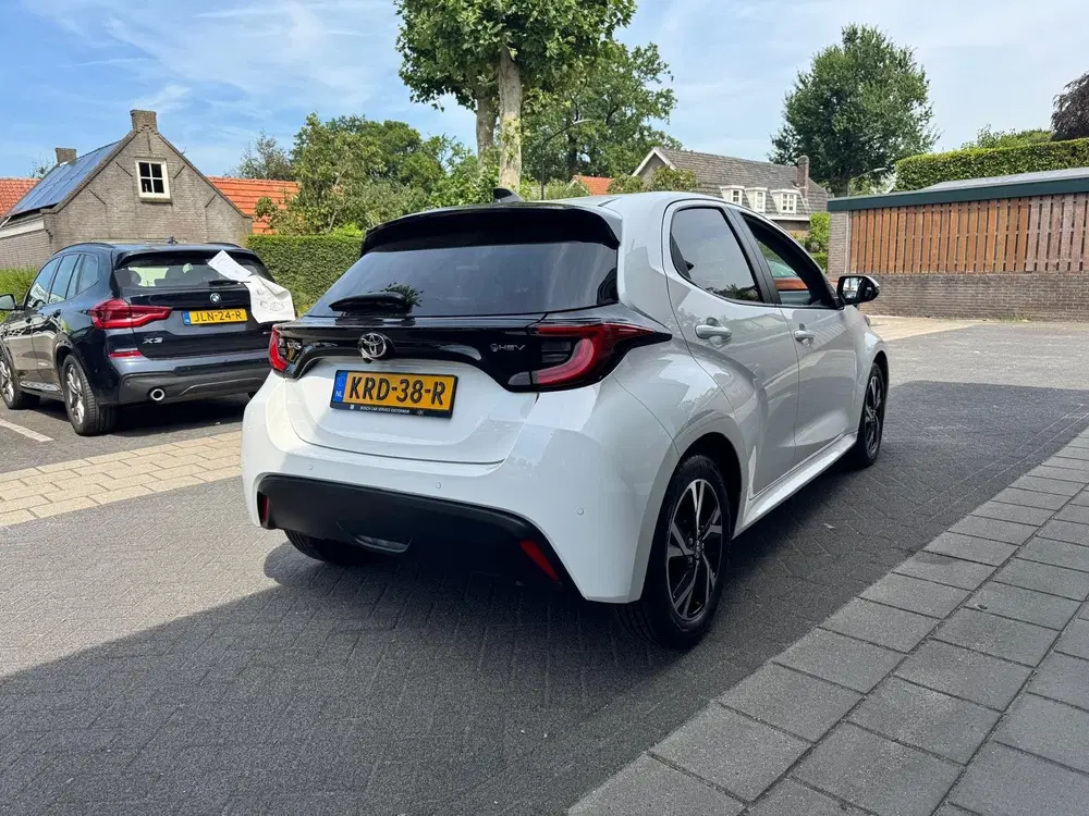 Toyota Yaris 1.5 Hybrid 115 Business Plus uit 2025, foto 4