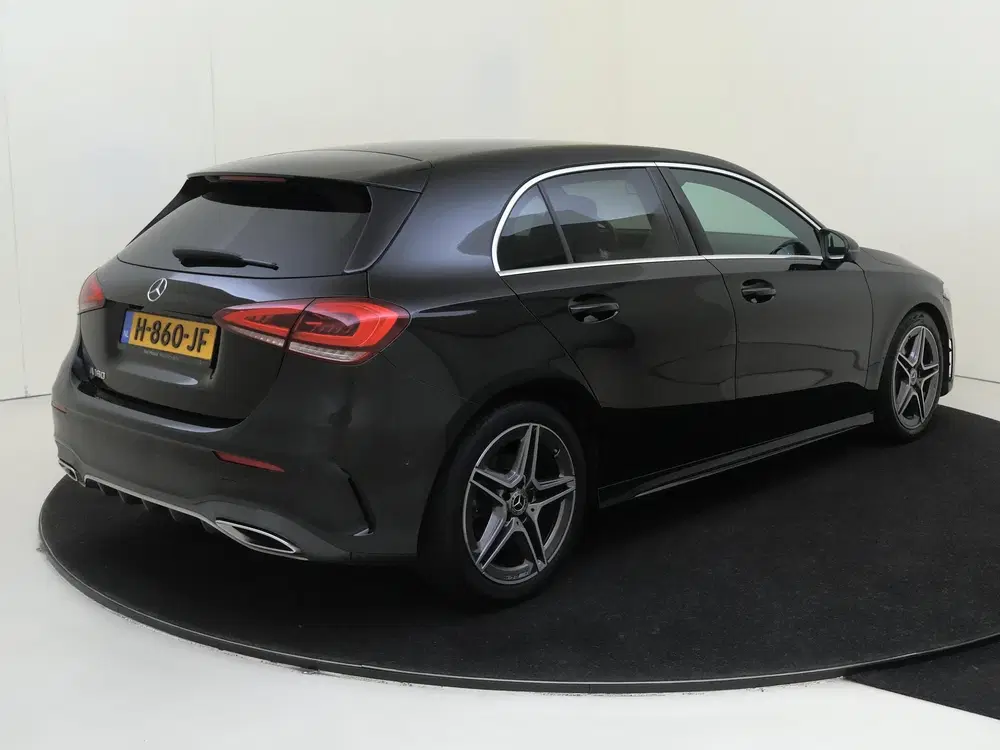 Mercedes-Benz A-Klasse 180 Business Solution AMG uit 2020, foto 2