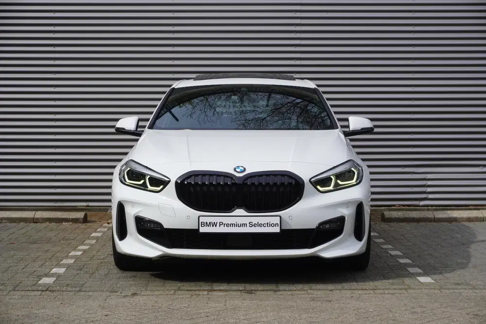 BMW 1-serie 120i Model M Sport uit 2022, foto 3