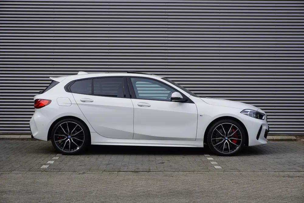 BMW 1-serie 120i Model M Sport uit 2022, foto 4