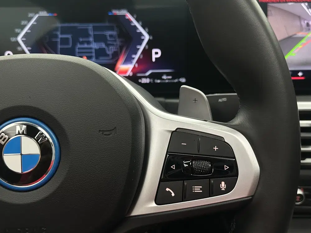 BMW 3-serie 330e M Performance Sport H uit 2024, foto 14