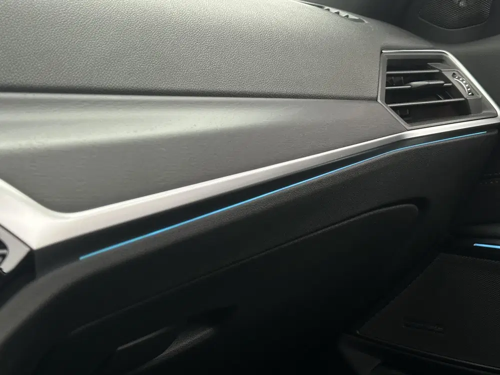 BMW 3-serie 330e M Performance Sport H uit 2024, foto 16