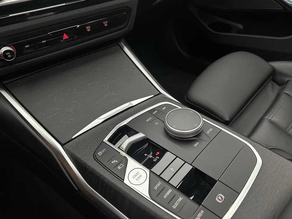 BMW 3-serie 330e M Performance Sport H uit 2024, foto 17