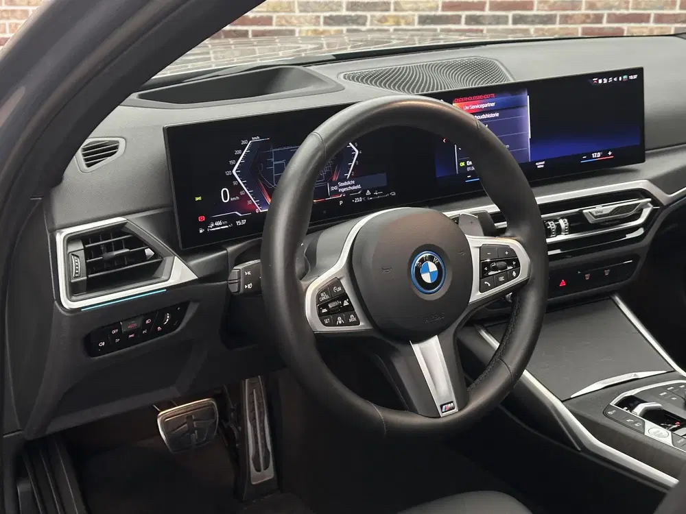 BMW 3-serie 330e M Performance Sport H uit 2024, foto 3