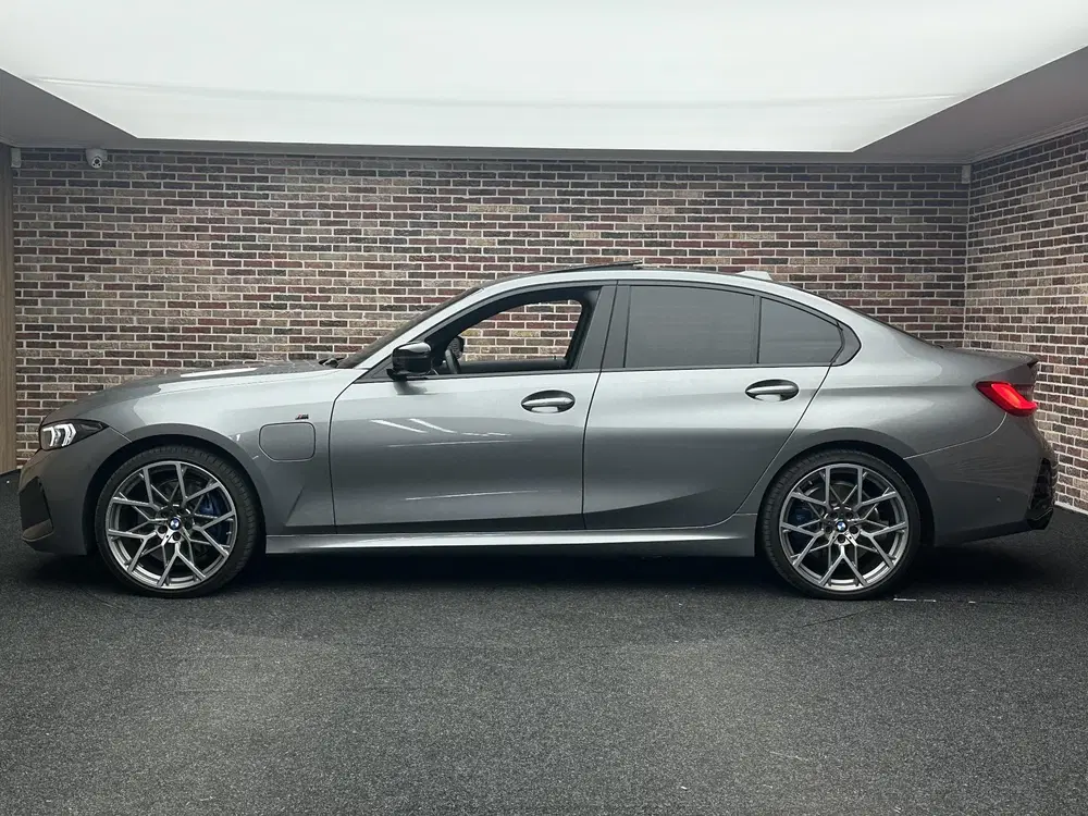 BMW 3-serie 330e M Performance Sport H uit 2024, foto 7