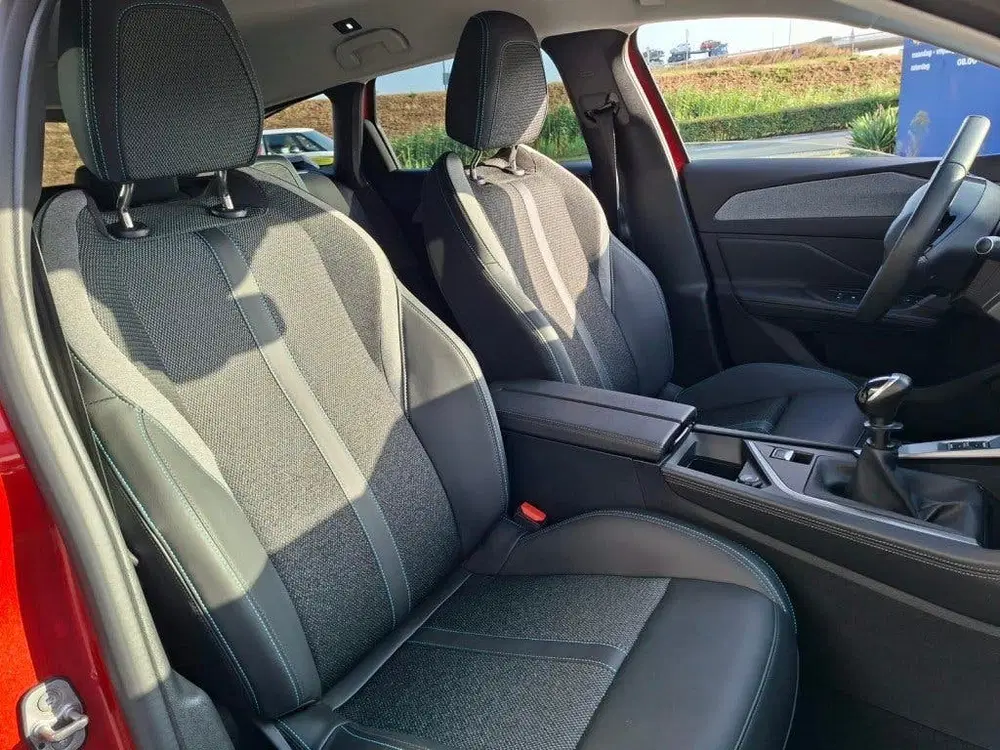 Peugeot 308 308 SW 1.2 PURE-TECH 130PK ALLURE NAVI PDC uit 2024, foto 12