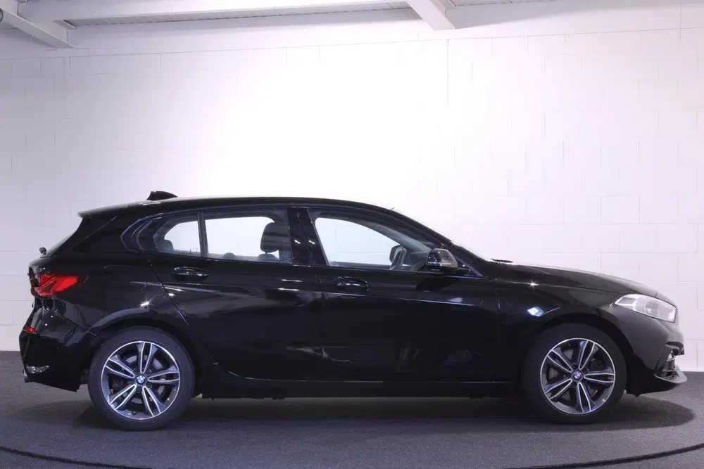 BMW 1-serie 120i Sport Line uit 2021, foto 4